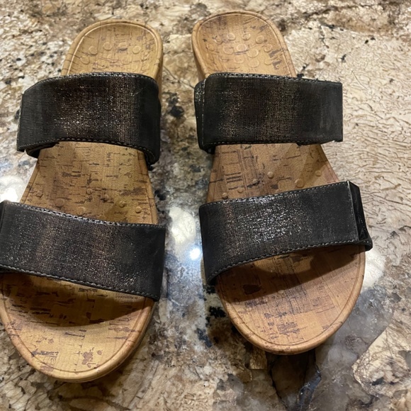 Vionic heels - Picture 2 of 5